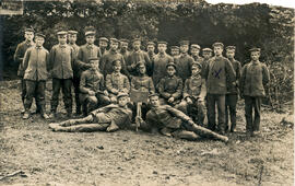 Gruppenbild 2./IR 127 - Anton in der hinten stehenden Reihe dritter von rechts